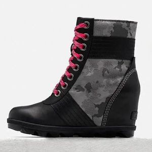 SOREL Lexie Wedge Black Boot with camp Accent size 7.5